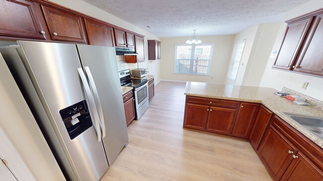 Building Photo - $350 OFF First Month's Rent! 3 Bedroom Upd...