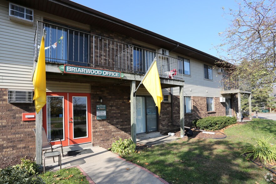 Briarwood Apartments 1818 Fordem Ave Madison WI 53704 Apartment Finder