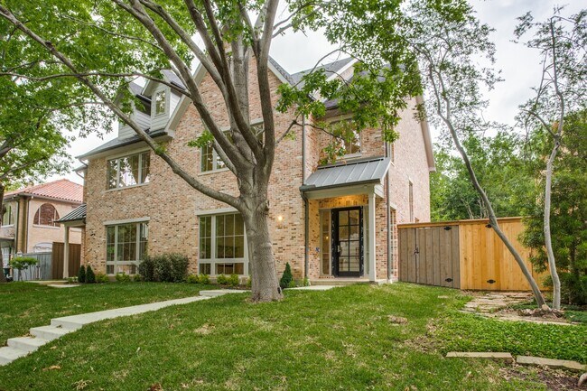 Building Photo - Open Concept custom build by Hudson Co in Highland Park!