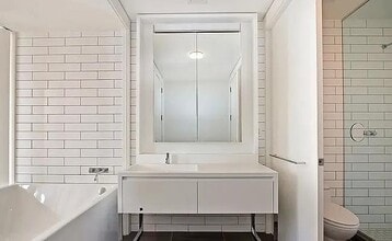 Building Photo - 15 S William St