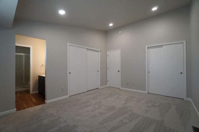 Building Photo - 3070 Mirage Dr