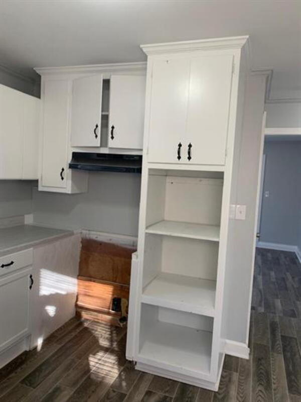 Building Photo - 352 Adams St