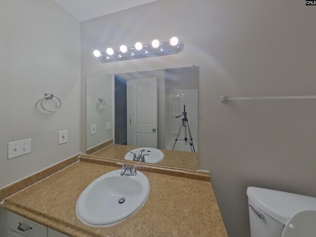 Building Photo - 530 N Royal Tower Dr