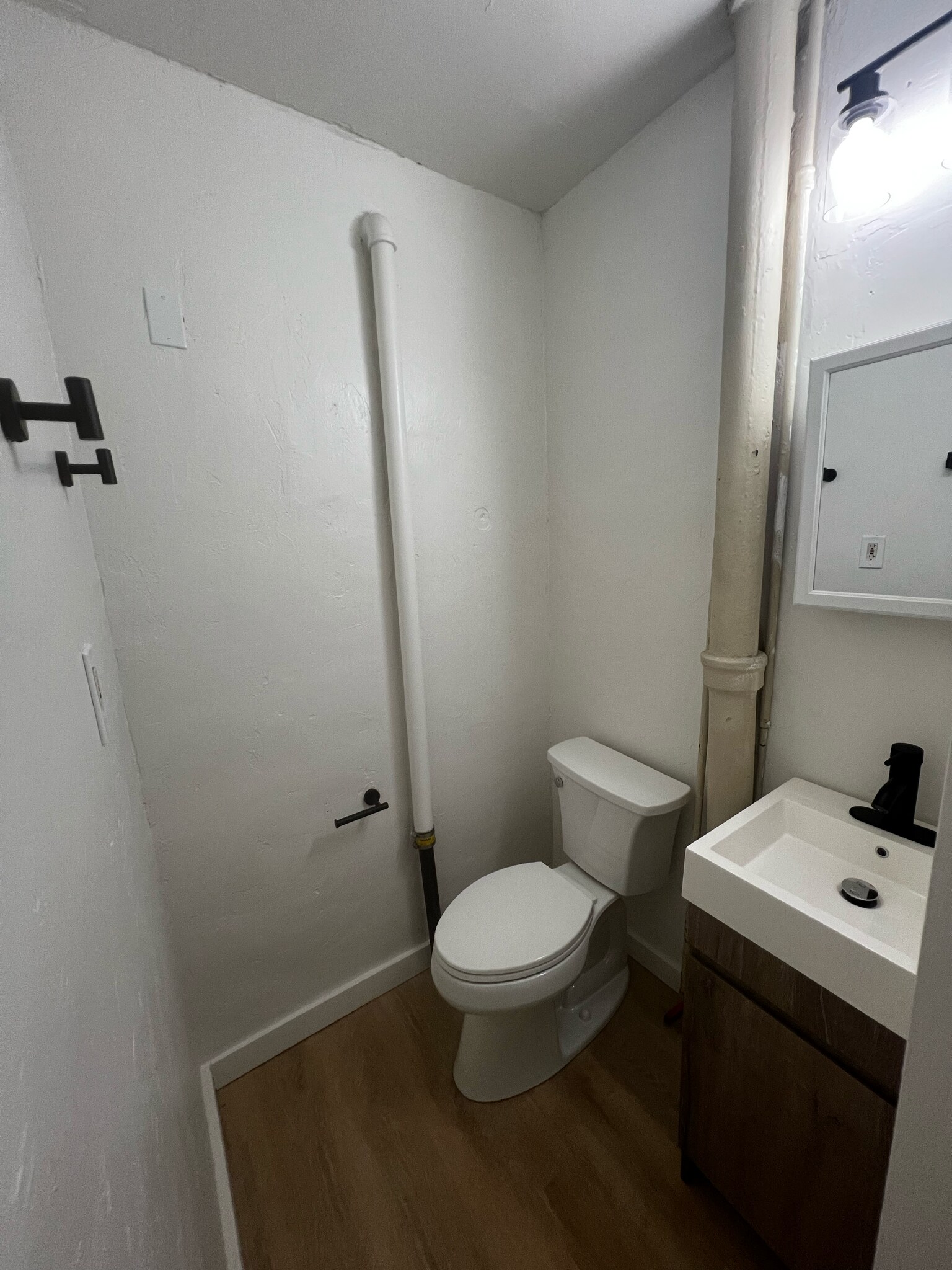 Building Photo - 348 S Lee Ave