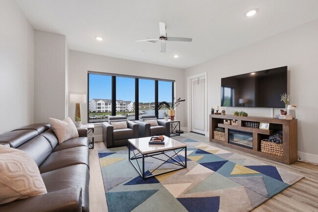 Building Photo - 15260 TX-105