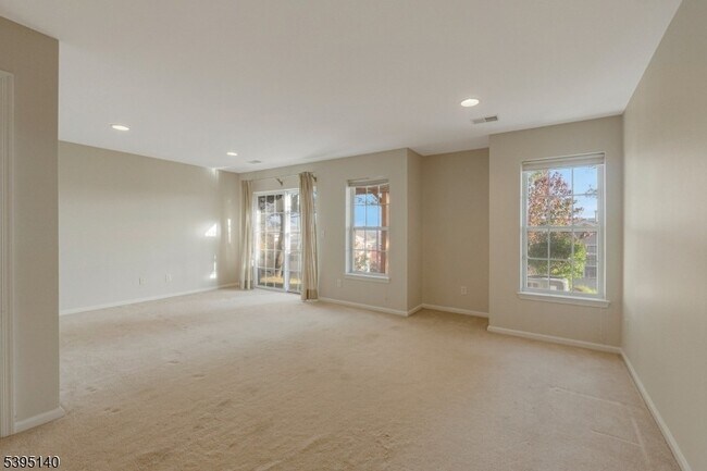 Building Photo - 105 Wallace Ct