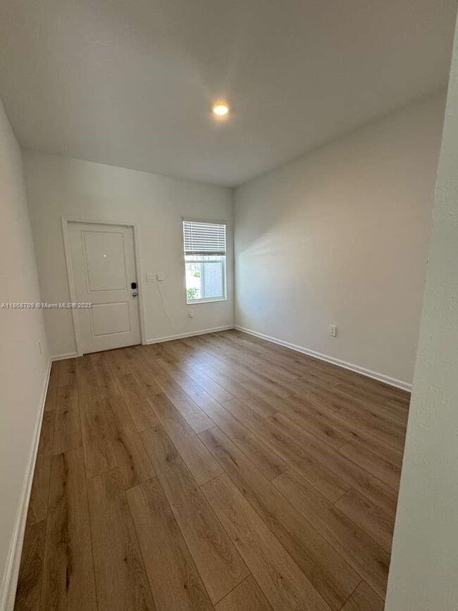 Building Photo - 2954 Savoir