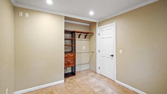 Building Photo - 22 Greengate Ct