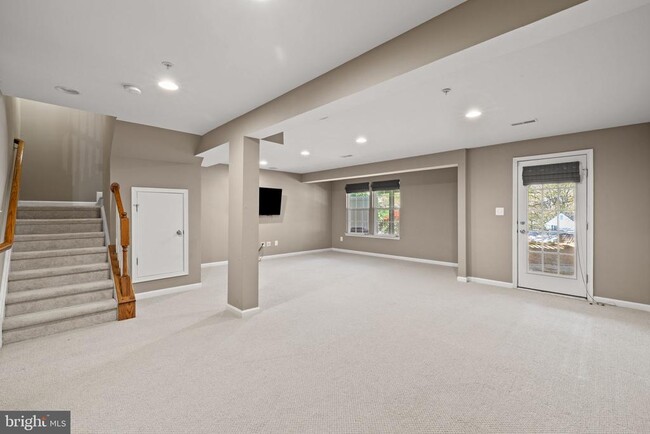 Building Photo - 261 Tall Trees Cir