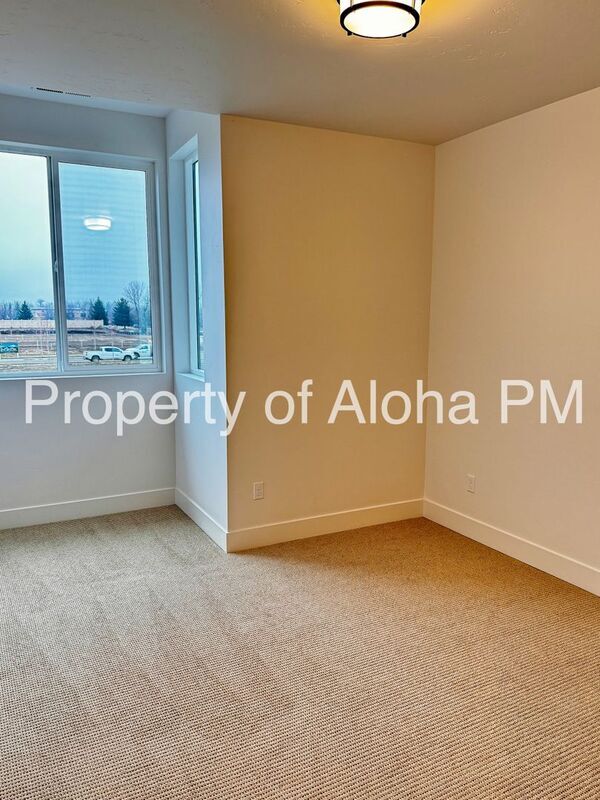 Building Photo - 366 E Presidio Ln