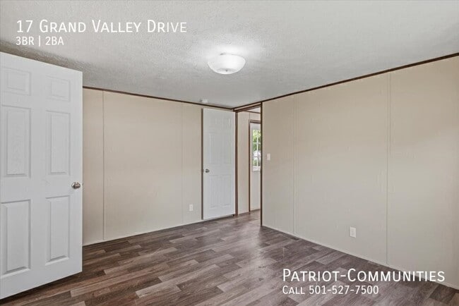 Building Photo - 17 Grand Valley Dr