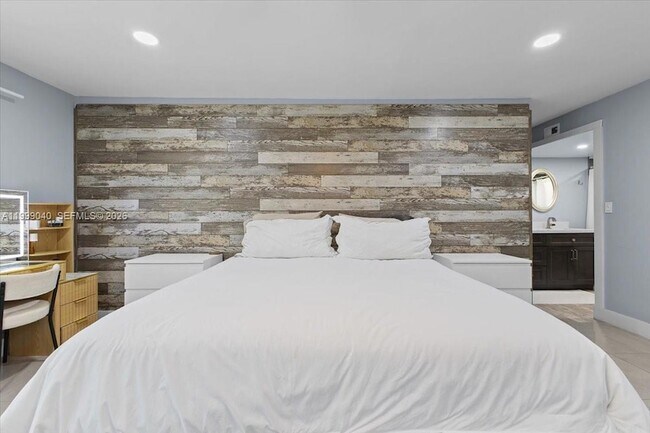 Building Photo - 6001 N Falls Cir Dr