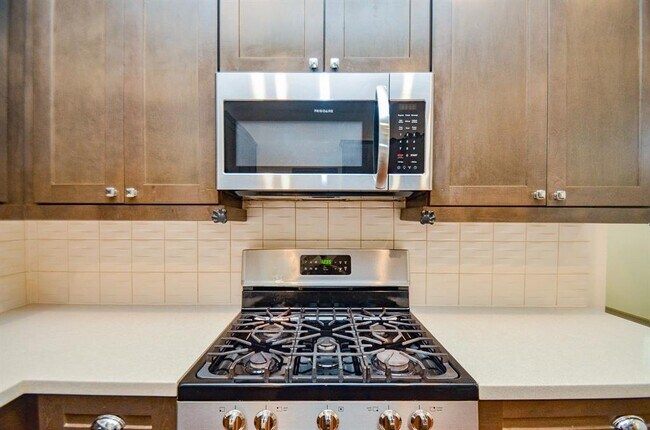 Building Photo - 5943 Kansas St