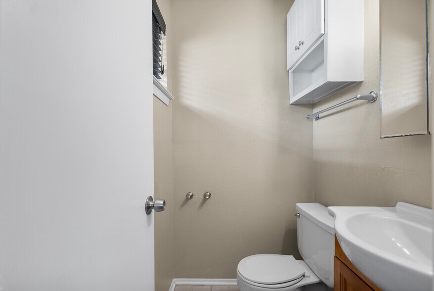 Building Photo - 3808 Appletree Ln
