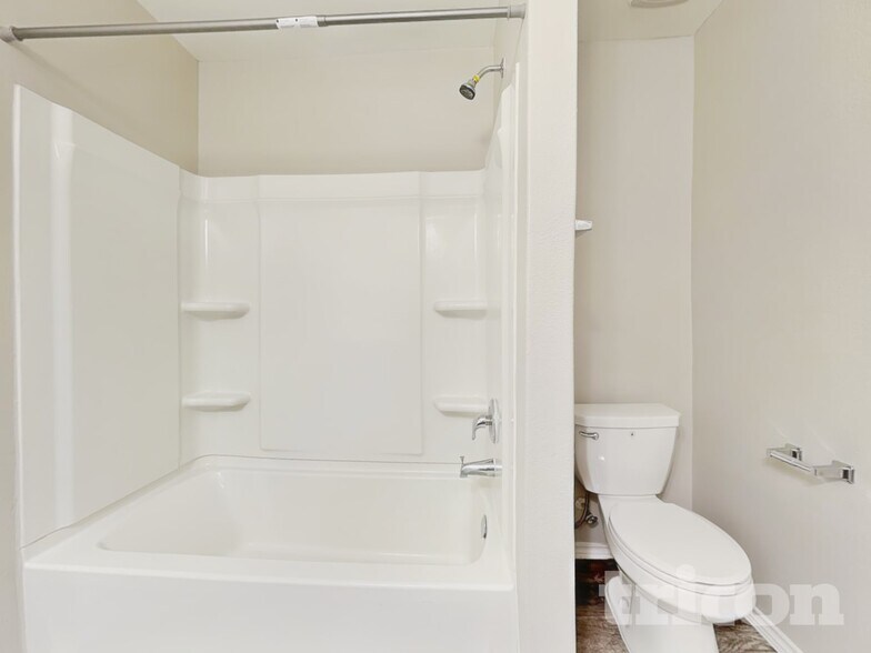 Building Photo - 424 Mallow Dr