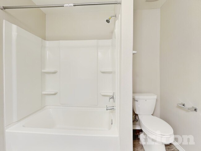 Building Photo - 424 Mallow Dr