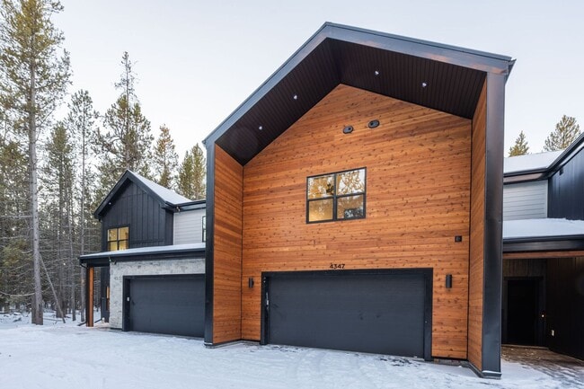 Primary Photo - Beautiful Custom Townhome for Rent in Island Park- NAME YOUR LEASE TERMS