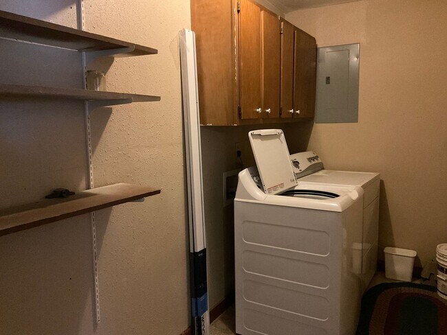 Building Photo - **APPLICATION RECEIVED**  3-Bedroom Home in Downtown Burnet with Large Fenced Yard!