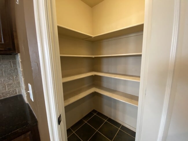 Building Photo - 3817 Kings Canyon Rd