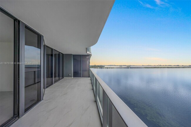 Building Photo - 700 NE 24th St