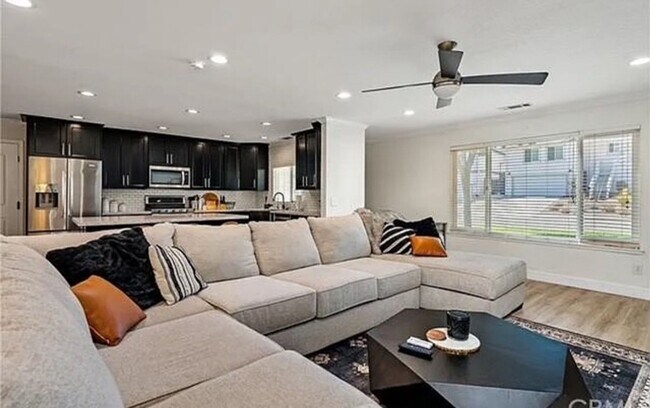 Building Photo - Charming 3 Bedroom 2 Bath Paso Robles Home