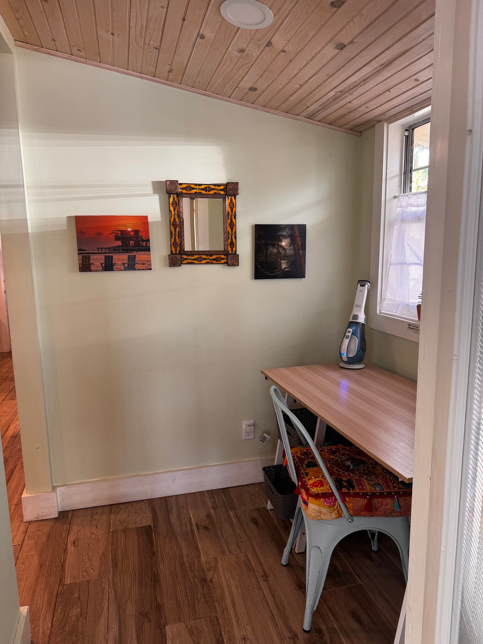 entry area - 124 19th Ave S