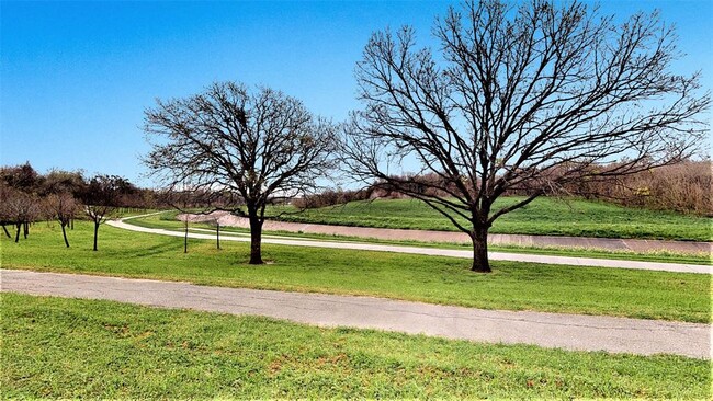 Building Photo - 1860 White Oak Dr