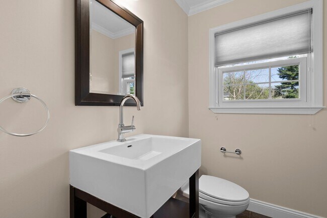 Building Photo - 3 Bed 2.5 Bath - Bethesda Split Level Single Family - Move In Ready