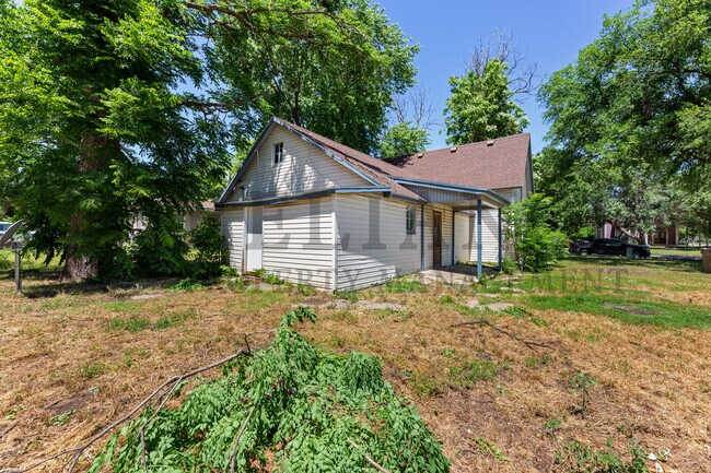 Building Photo - 211 W Main St
