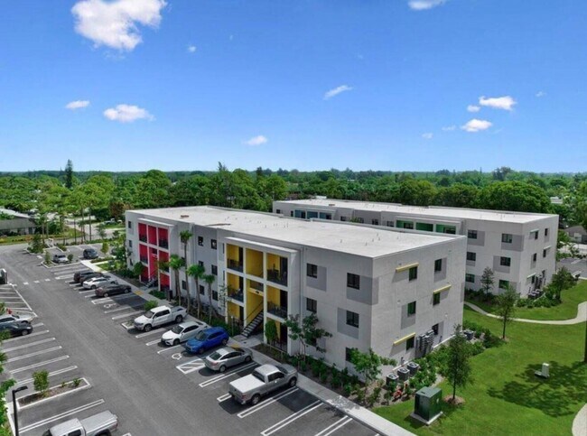 Building Photo - 4290 Lakewood Rd