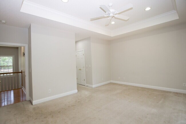 Building Photo - "Spacious 3-Bedroom Retreat with 3200 Sq Ft of Comfort in Seven Lakes!"