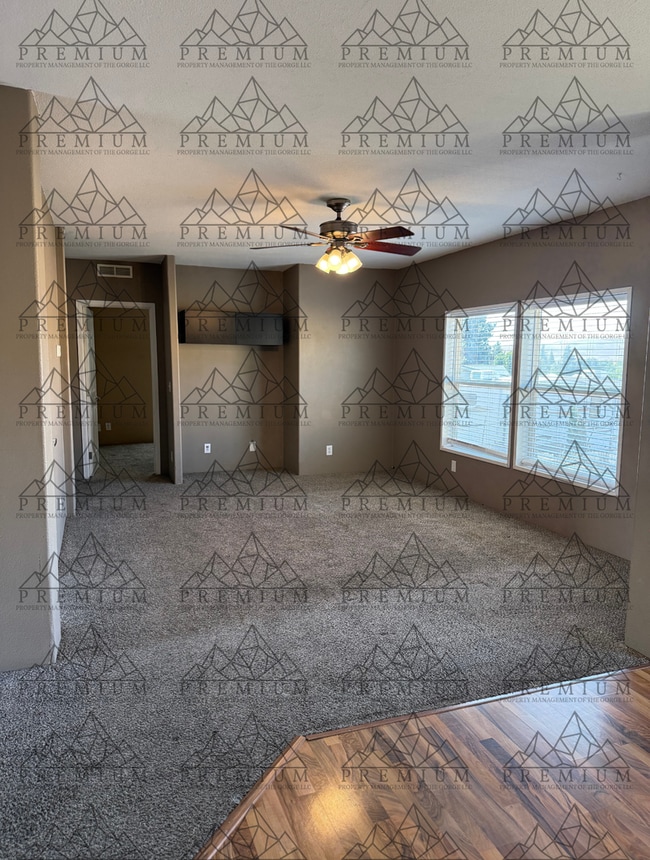 Building Photo - 4 Bed 2 Bath home in Dufur, Oregon!