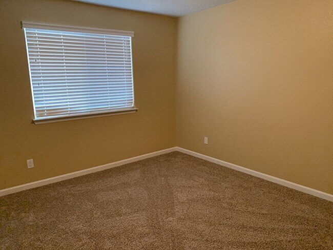 Building Photo - 229 Loma Linda Loop NE