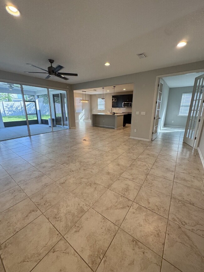 Building Photo - Shearwater, 4 bedroom 3.5 bath home for rent.