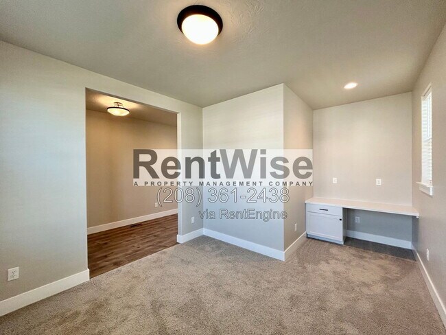 Building Photo - 5845 W Sprig Dr