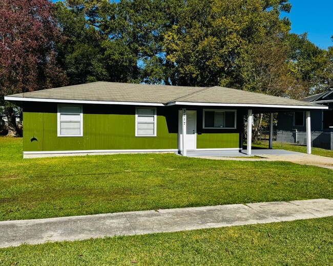 Building Photo - 3617 Clayton Dr