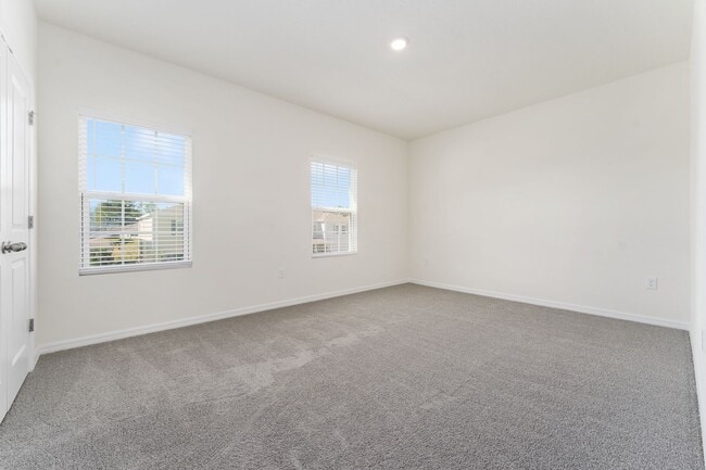 Building Photo - 1386 NW 132nd Cir