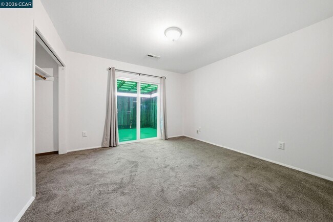 Building Photo - 1930 Sunshine Dr