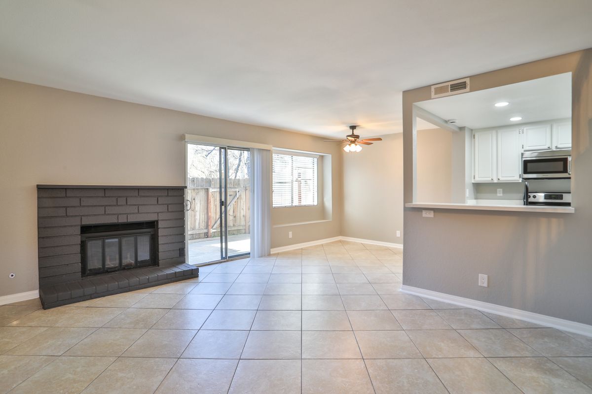 Building Photo - 9369 Silverleaf Way