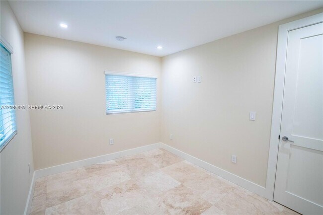 Building Photo - 4150 Monserrate St