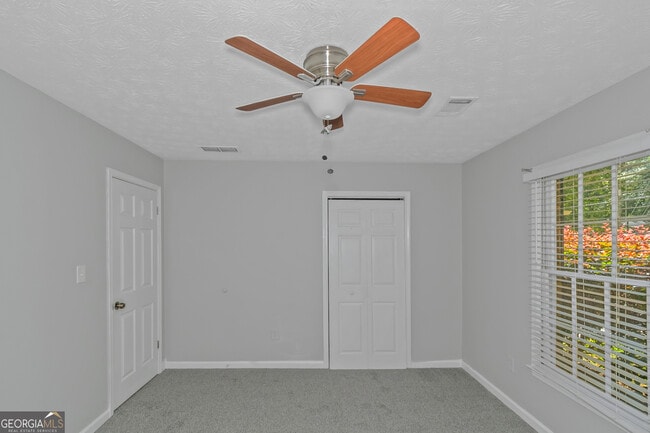 Building Photo - 213 Robin Ln