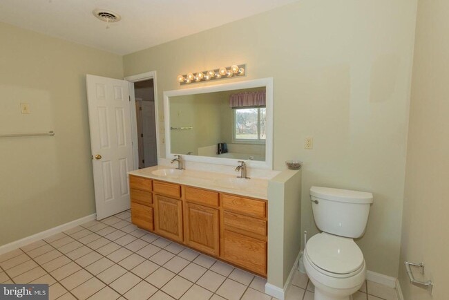 Building Photo - 180 Muirfield Ct