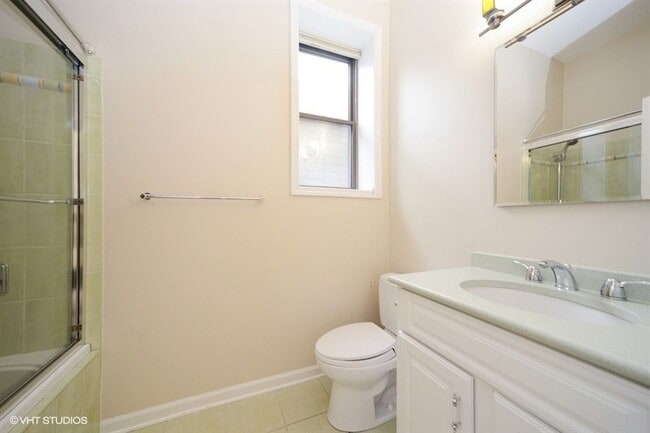 Building Photo - 2112 N Dayton St