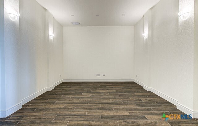 Building Photo - 593 Vale Ct