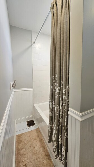 Building Photo - 89 Sherwood Rd