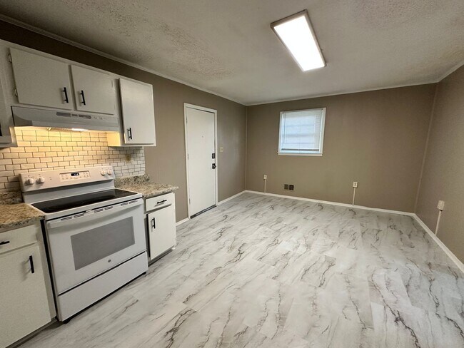 Building Photo - 4036 Tavineer Dr