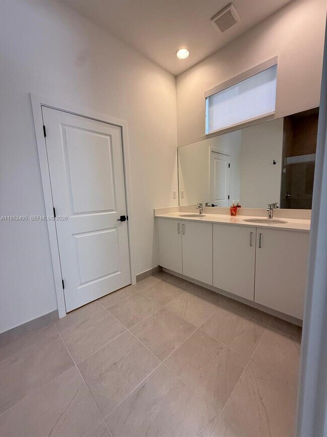 Building Photo - 5816 Agostino Way