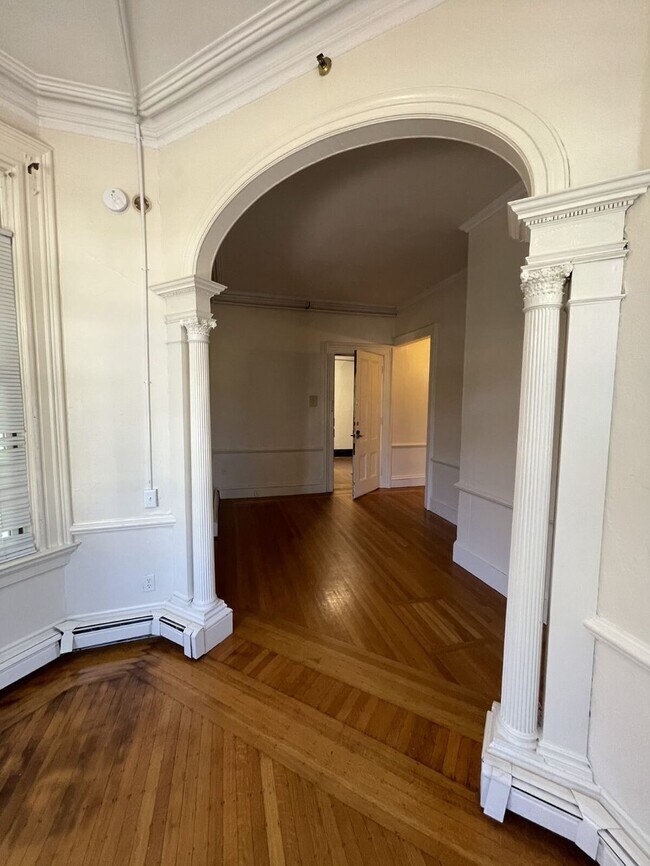 Building Photo - 112 Keene St