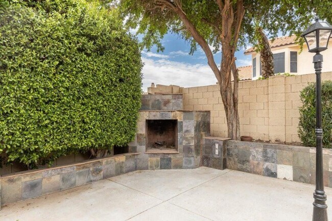 Building Photo - 3350 S Oleander Dr