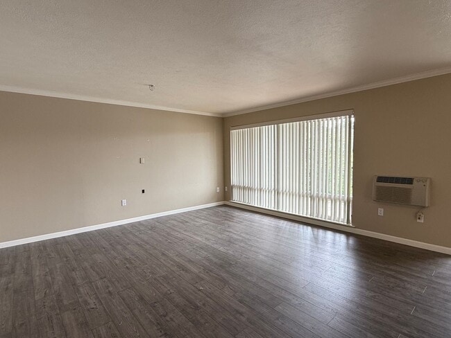 Building Photo - Beautiful 2 Bed 2 Bath Condo Near Sacred H...